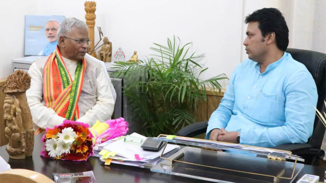 Tripura Chief Minister Biplab Kumar Deb in a courtesy meeting with Rattan Lal Kataria, Minister of State of Jal Shakti, Social Justice & Empowerment, in Agartala on Sunday. Image: Indigenousherald