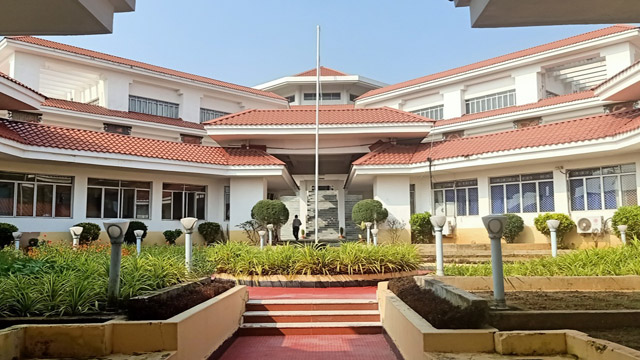 Scene of the High Court where fresh anticipatory bail application of PWD scam tainted Badal Choudhury was heard by a vacation judge on Monday. Image: Indigenousherald