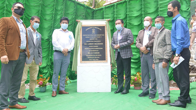 Chairman of Meghalaya State Planning Board Lambor Malngiang Monday lays the foundation stone for construction of the road at Madanryting in Shillong. Image: Indigenousherald