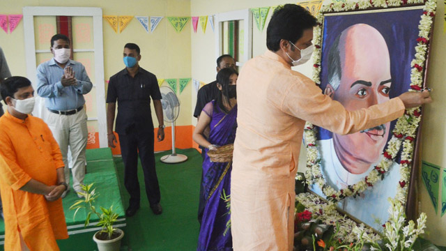 Chief Minister Biplab Kumar Deb offers tribute to Dr Shyama Prasad Mukherjee on occasion of latter’s birth anniversary Monday. Image: Indigenousherald