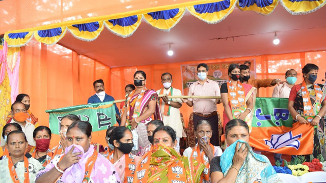 Numerous people owe allegiance to BJP at a joining programme at Anandanagar locality near Agartala Sunday. Image: Indigenousherald
