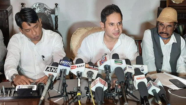 Tripura royal scion Maharaja Pradyot Kishore Debbarman speaks to newsmen at Ujjayanta Palace in Agartala Wednesday to demand arrest of perpetrators invo0lved in murder of fireman Biswajit Debbarma. Image: Indigenousherald