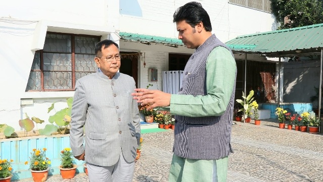 Tripura Chief Minister Biplab Kumar Deb chats with Union Minister of State RK Ranjan Singh at the lawn of his official residence in Agartala Monday. Image: Indigenousherald 