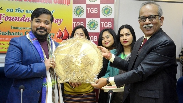 Tripura Information and Cultural Affairs Minister Sushanta Chowdhury graces a voluntary blood donation camp at the head office of the Tripura Gramin Bank in Agartala Sunday. Image: Indigenousherald 