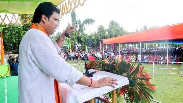 Tripura Chief Minister Biplab Kumar Deb addresses a rally of government scheme beneficiaries at Mohanpur in west Tripura Tuesday. Image: Indigenousherald 