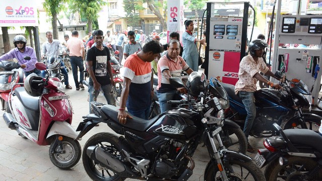 Huge queues of motorbikes and vehicles at the fuel refilling stations across Agartala Wednesday. Image: Indigenousherald