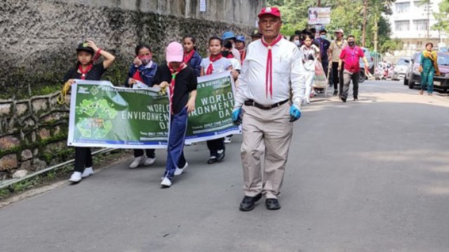 The Meghalaya Bharat Scouts and Guides conduct a cleaning drive in streets of Shillong Saturday. Image: Indigenousherald 