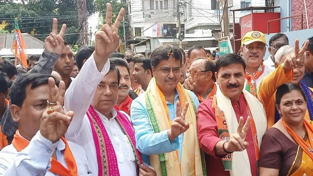 Chief Minister Dr Manik Saha flanked by senior party leaders Tuesday campaigns in Town Bardowali constituency in Agartala from where he is contesting in ensuing assembly by-elections in Tripura. Image: Indigenousherald
