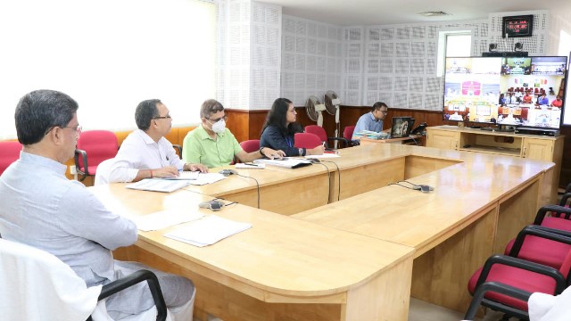 Tripura Chief Minister Dr Manik Saha and senior officials Tuesday connect with a virtual meeting of the union health ministry. Image: Indigenousherald 
