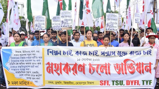 CPI(M) wings SFI, TSU and DYFI jointly hold March to the Secretariat in Agartala Thursday to press some demands. Image: Indigenousherald 