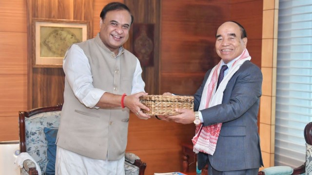 Mizoram Chief Minister Zoramthanga and his Assam counterpart Himanta Biswa Sarma had a one-on-one meeting at Assam House, New Delhi, Wednesday. Image: Twitter