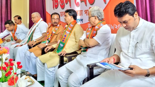 Chief Minister Dr Manik Saha, former Chief Minister & Rajya Sabha MP Biplab Kumar Deb and central BJP leaders attend the Chintan Baithak in Agartala Saturday. Image: Twitter 