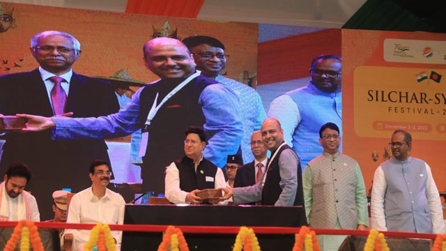 Dr AK Abdul Momen, Minister for Foreign Affairs, Bangladesh being felicitated at the first Silchar - Sylhet Festival 2022 culminated at Silchar Saturday. Image: Indigenousherald
