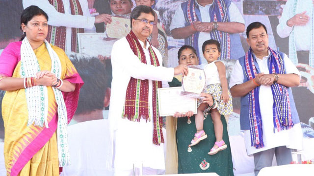 Tripura Chief Minister Dr Manik Saha felicitates firemen and their families of the fire and emergency services department in Agartala Monday. Image: Indigenousherald 