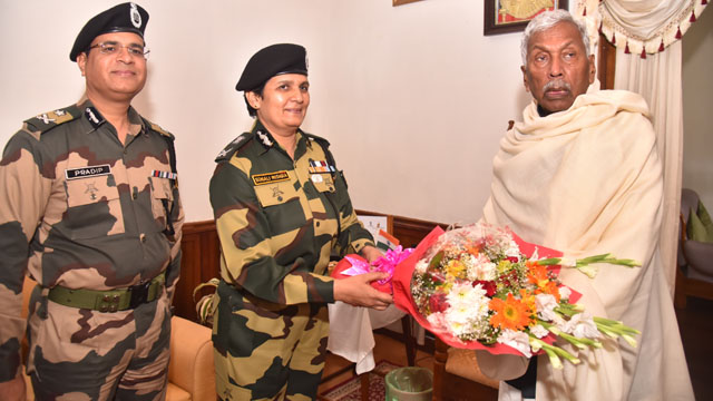 Sonali Mishra, ADG, BSF Eastern Command, calls on Meghalaya Governor Phagu Chauhan at Raj Bhavan in Shillong Thursday. Image: Indigenousherald