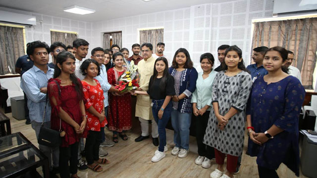 Tripura Chief Minister Dr Manik Saha Thursday meets a group of students studying in Central Agricultural University who returned from restive Manipur. Image: Web