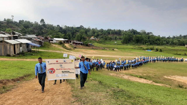 Students of a rural locality in Meghalaya join campaign against use of Tobacco Tuesday. Image: Indigenousherald