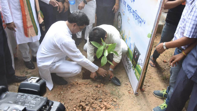 Tripura Chief Minister Dr Manik Saha plants a tree sapling to mark the World Environment Day at a programme in Agartala Monday. Image: Indigenousherald