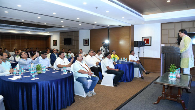 Tripura Chief Minister Dr Manik Saha speaks at the investors meet organised by the Federation of Rajasthan Trade and Industry at Jaipur Thursday. Image: Web