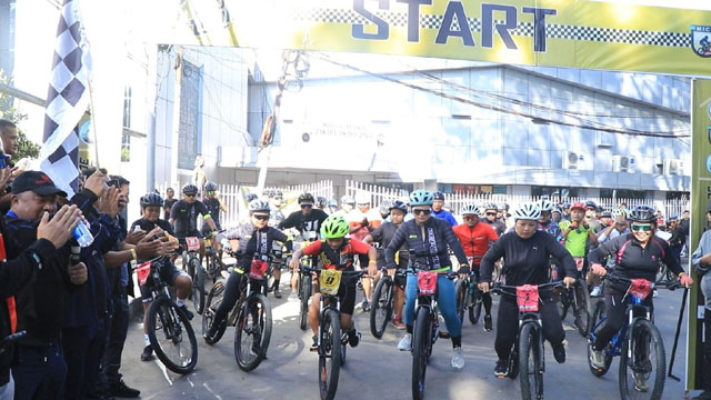 Tourism Minister Robert Romawia Royte Saturday inaugurates the 3rd Edition of Tour de Hmuifang organised by the Department of Tourism and Mizoram Cycling Association at Aizawl. Image: Indigenousherald
