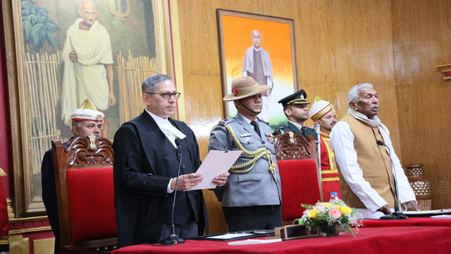 Justice S Vaidyanathan was sworn in as the Chief Justice of the High Court of Meghalaya by Governor Phagu Chauhan at Raj Bhavan Sunday. Image: Indigenousherald