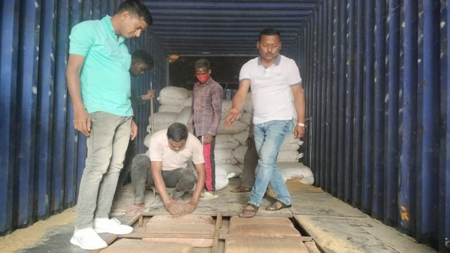 Tripura Chief Minister Dr Manik Saha lauds state police for their latest seizure of 434-kg Ganja from the secret chamber of a container lorry and arresting one person at Churaibari check gate in north Tripura Wednesday. Image: Web