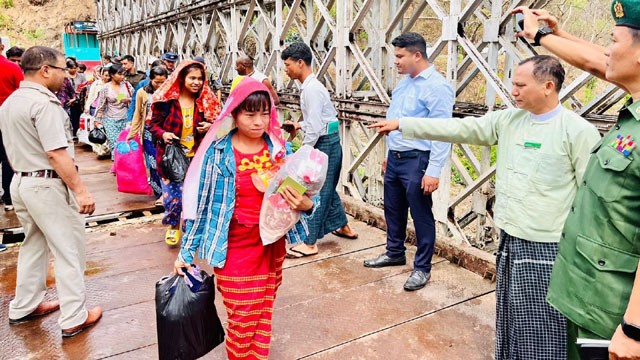 77 illegal immigrants deported to Myanmar in the first phase through Moreh border in Manipur Thursday. Image: Agency