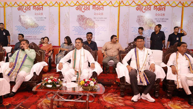 Tripura Chief Minister Dr Manik Saha, Tourism Minister Sushanta Chowdhury and distinguished guests witness “Mayer Gaman” or central immersion procession of Goddess Durga in Agartala Monday. Image: Web