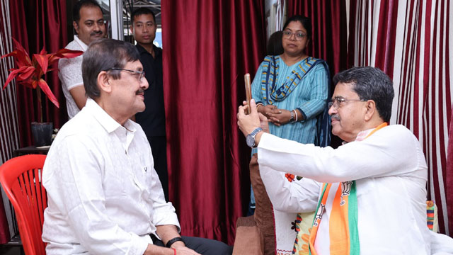 Tripura Chief Minister Dr Manik Saha joins membership campaign of the BJP at Ramnagar locality in Agartala Sunday. Image:  Indigenousherald