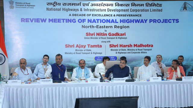 Tripura Chief Minister Dr Manik Saha flanks Union Minister Nitin Gadkari at a meeting that also reviewed 16 ongoing National Highway projects covering 324 km at New Delhi Monday. Image: Web