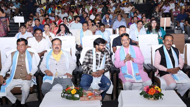 Tripura Chief Minister Dr Manik Saha and dignitaries grace "Sharad Samman" programme organised by the Headlines Tripura news channel Saturday evening. Image: Web