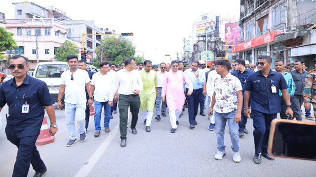 Tripura Chief Minister Dr Manik Saha inspects construction of sewerage and road in Agartala city Sunday. Image: DICA