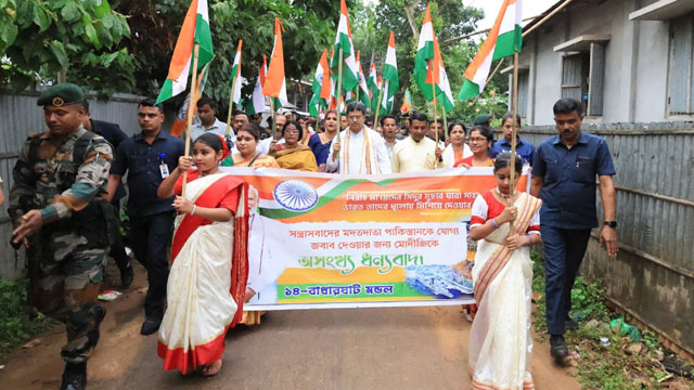 Tripura Chief Minister Dr Manik Saha Sunday joins a Tiranga Yatra at Belabar Panchayat to strongly condemn Pakistan for its support to terrorism and hail Prime Minister for giving befitting response through targeted military strikes. Image: DICA