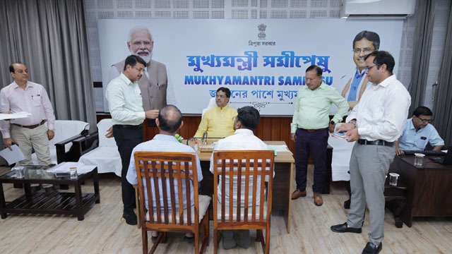 Tripura Chief Minister Dr Manik Saha graces his 46th episode of “Mukhyamantri Samipesu” programme in Agartala Tuesday. Image: Web
