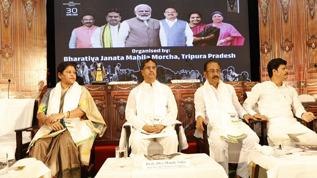 Tripura Chief Minister Dr Manik Saha Monday addresses the participants in a Mock Parliament organised by the Tripura Pradesh Mahila Morcha to educate the young generation about the horrors of the Emergency. Image: Web