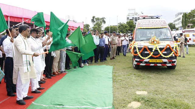 Tripura Chief Minister Dr Manik Saha and Transport Minister Sushanta Chowdhury grace an event in Agartala Wednesday to hand over 16 Basic Life Support (BLS) ambulances to the Police and Fire Services. Image: Web