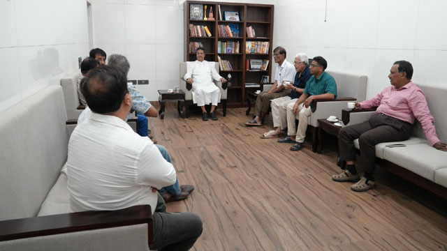 Tripura Chief Minister Dr Manik Saha interacts with a delegation of journalists in Agartala Tuesday. Image: Web