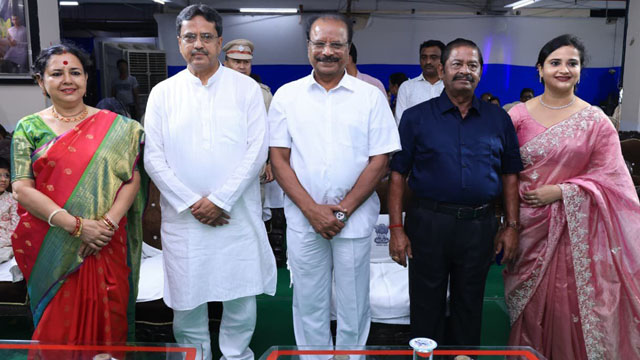 Tripura Chief Minister Dr Manik Saha Monday evening hosts Governor Indrasena Reddy Nallu at the 108th Durga Puja celebration at his family residence in Agartala. Image: Web
