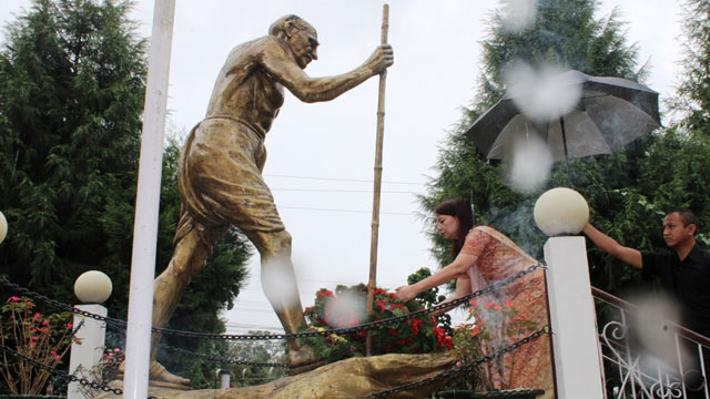 Meghalaya government holds a solemn ceremony at the Main Secretariat in Shillong, where senior officials, staff and others gathered to pay floral tributes to Mahatma Gandhi marking the 156th birth anniversary of the Father of the Nation. Image: DIPR