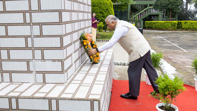 Mizoram Governor General (Retd) Dr Vijay Kumar Singh along with distinguished dignitaries including Acting Chief Minister Vanlalhlana pays floral tributes to Mahatma Gandhi on his 156th birth anniversary at the PUC Campus in Aizawl Thursday. Image: DIPR