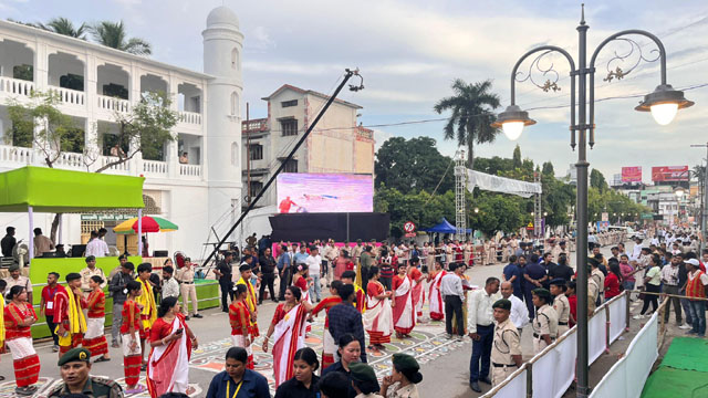 Large crowds wait as preparations underway in Agartala Saturday afternoon for the annual carnival concerning immersion of Goddess Durga. Image: Web