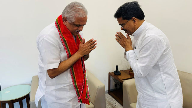 Tripura Chief Minister Dr Manik Saha meets BL Santhosh, BJP National General Secretary (Organisation), in New Delhi Monday. Image: Web