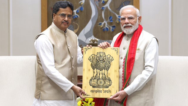 Tripura Chief Minister Dr Manik Saha meets Prime Minister Narendra Modi at New Delhi Wednesday. Image: Web