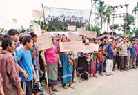 bru refugees end stir after ministers assure food