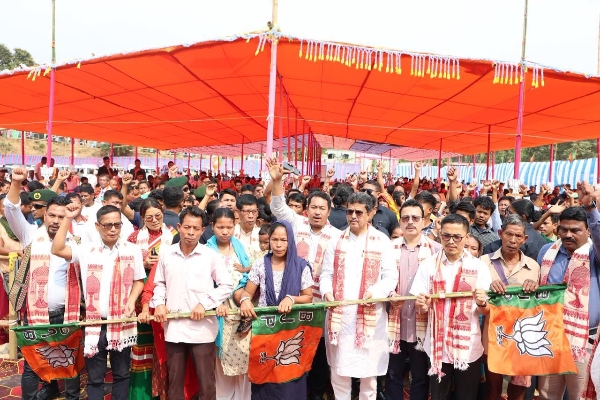 CM welcomes 587 voters from 147 families in BJP CM welcomes 587 voters from 147 families in BJP