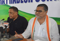 congress slams govt for withdrawing free health care