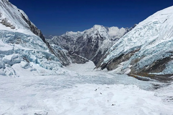 Glaciers across the HKH melting at an accelerating rate Glaciers across the HKH melting at an accelerating rate