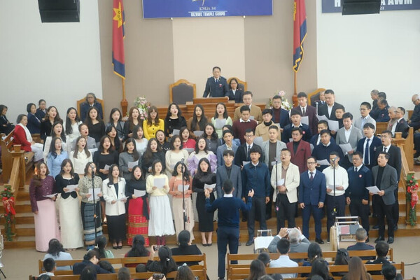 Governor VK Singh Attends New Year Celebration Service Governor VK Singh Attends New Year Celebration Service