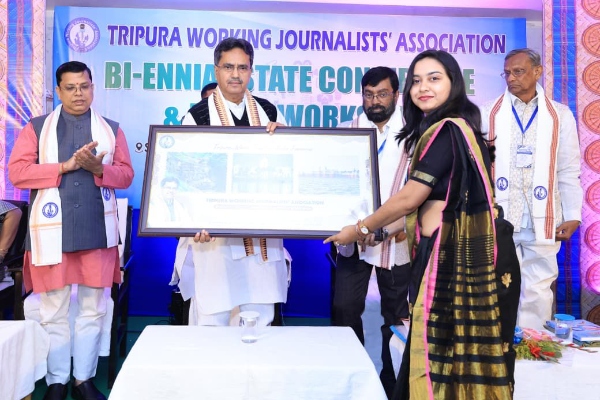 Media is mirror of society, must stay updated: CM