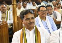 pm congratulates cm for massive victory in tripura